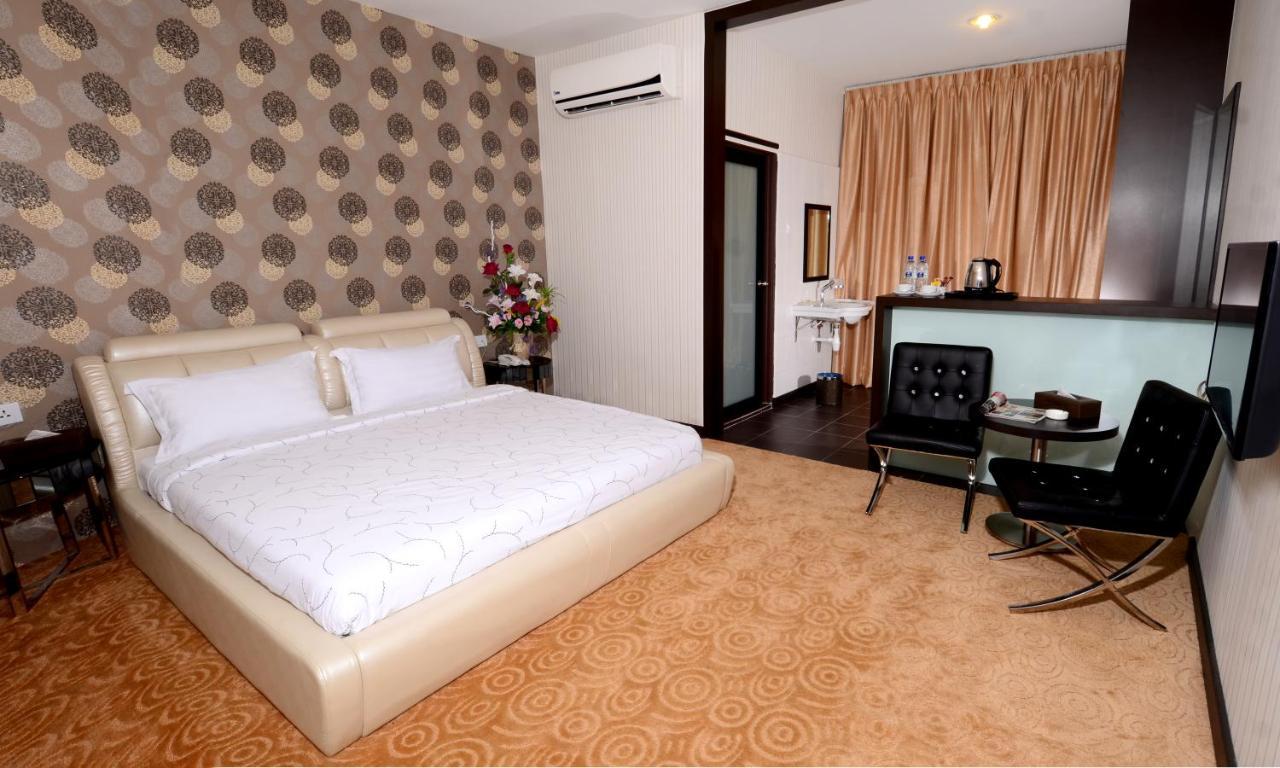 Hotel Tebrau Ct Τζόχορ Μπάχρου Εξωτερικό φωτογραφία