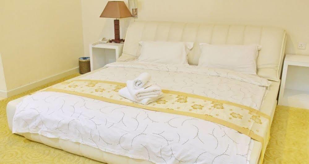 Hotel Tebrau Ct Τζόχορ Μπάχρου Εξωτερικό φωτογραφία